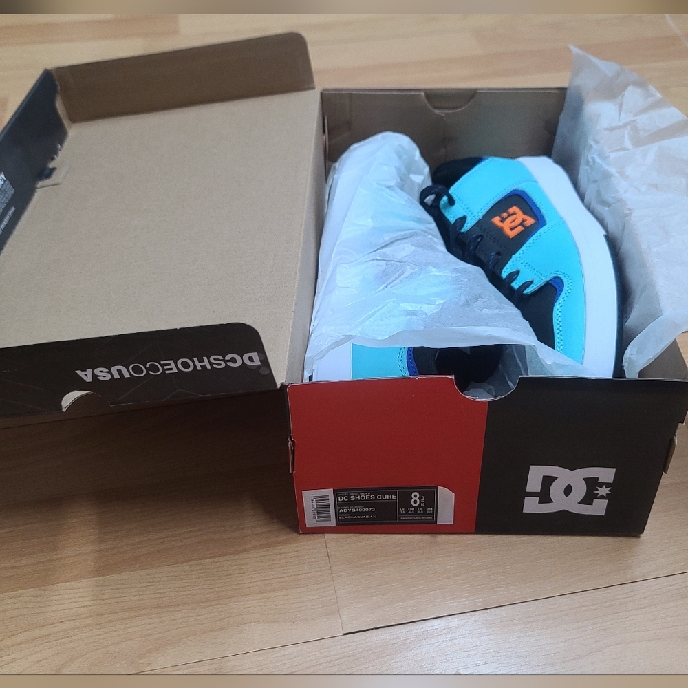 DC Men's 8 Blue and Black Sneakers